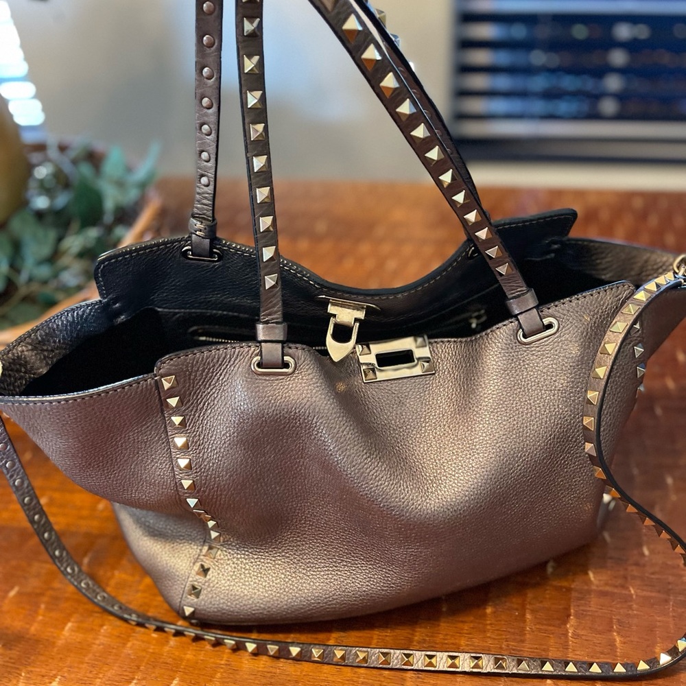Valentino Garavani Metallic Tote with Gold Studs - Picture 4 of 16